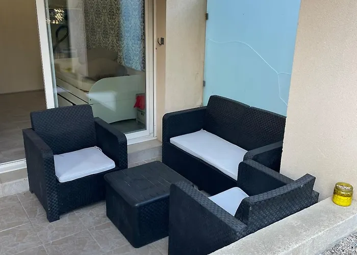 Appartement T2 Terrasse Et Jardin